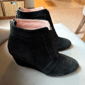 Taryn Rose Kamer Black Wedge Bootie with Front Stretch Band 7 M Suede Leather
